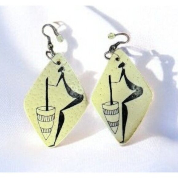 Handcrafted Shell Bone Diamond-Shaped Earrings Unique Artistic Design - Picture 5 of 9